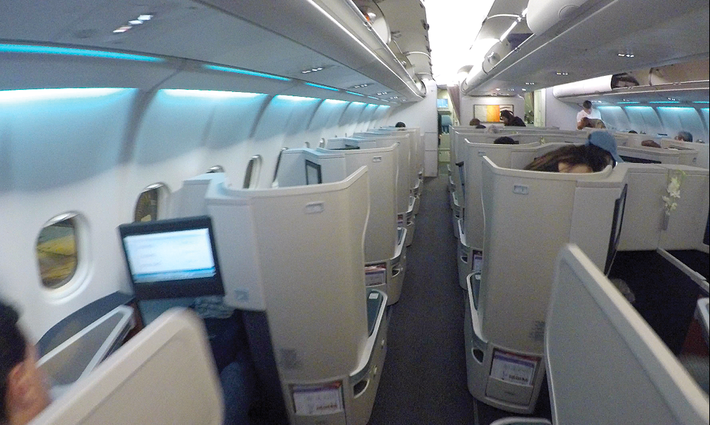 Review: Cathay Pacific CX133 Business Class A330-300 HKG - PER