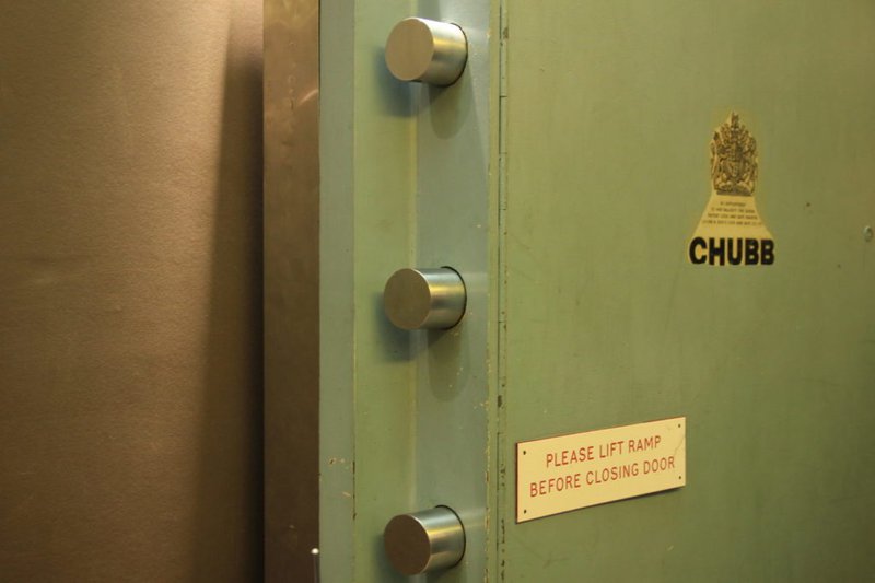 The door-locking mechanism for the disused Coutts Bank vault in London. (Image: usenava.com)