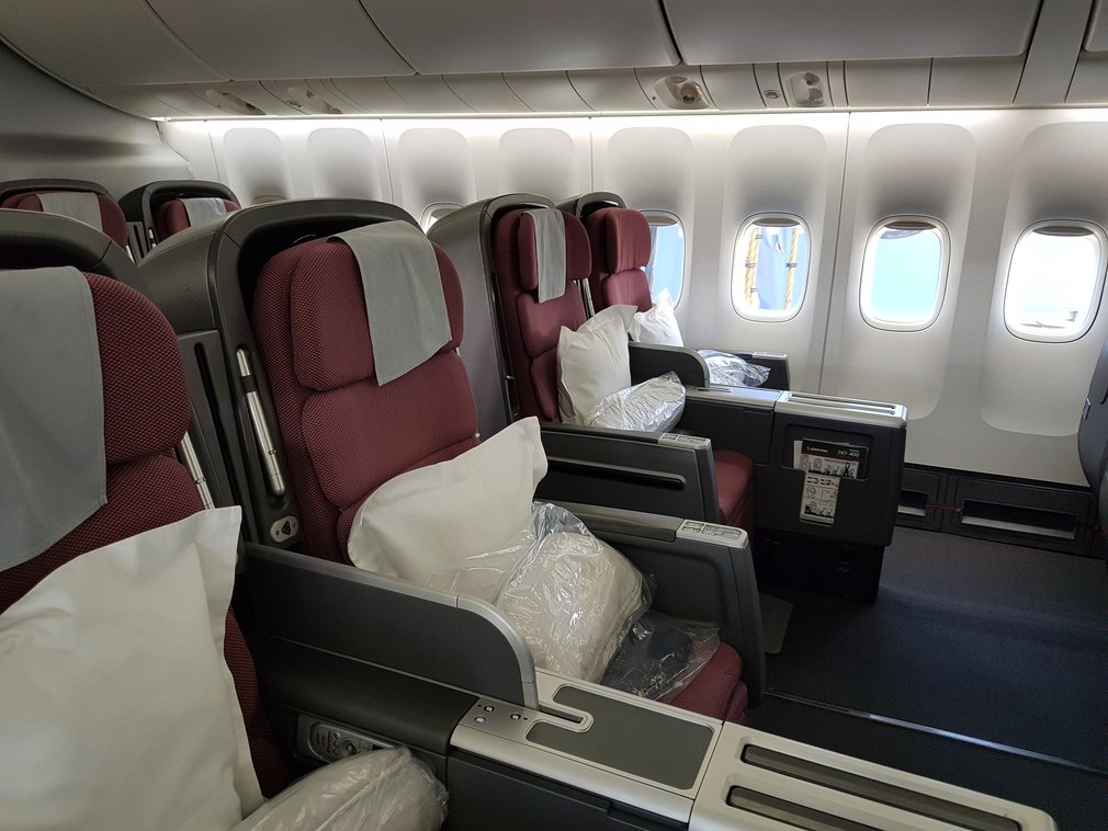 Qantas 747 business class seats