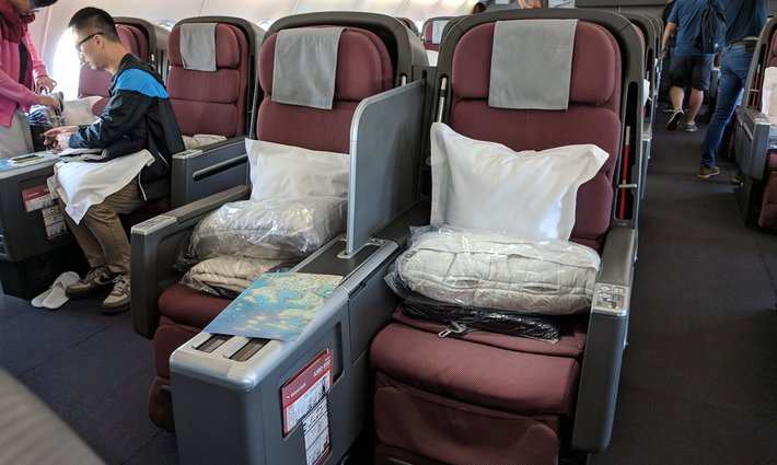 Review: Qantas QF127 Business Class A380 SYD - HKG